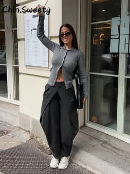 Chic Two Buttons Striped Pleated Trousers Women Loose Pockets Wide Leg Pants Female 2026 Spring Lady Commute All-match Pant New
