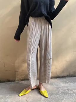 YUDX Miyake Pleated Cargo Pants 2025 New Women's Pocket Style Pleated Casual Pants Wide Leg Ankle-Length Pants