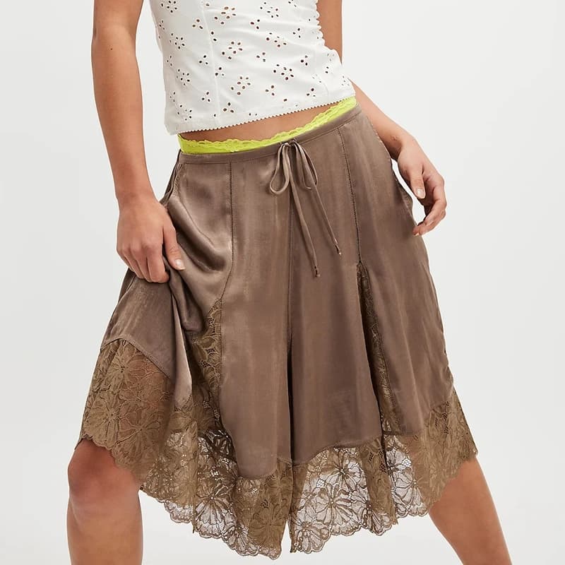 Combhasaki Women Knee Length Wide Leg Shorts Casual y2k Chic Floral Lace Hem Patchwork Elastic Mid Waist Bow Tied Loose Pants