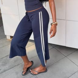 Women Y2K Side Stripe Cropped Wide Leg Pants Drawstring Waist Capri Trousers Casual Sporty Streetwear Preppy Aesthetic Sweatpant
