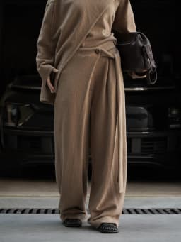 Fashionable light and mature style with slanted placket and tied Western pants, loose and trendy pants for women