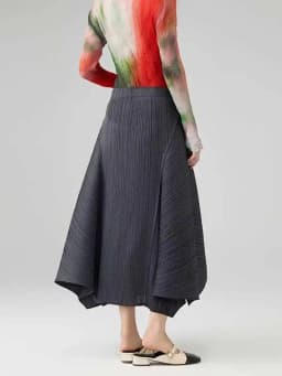 LANMREM 2025 New Irregular Splicing Solid Color Pleated Half Skirt Fashionable Slimming Elastic High Waist A-line Skirts 2DB2852