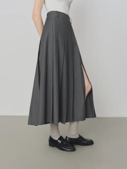 FSLE College Style Gray Retro Pleated Skirt For Women Autumn 2025 New Arrival Commuter Officelady Chic Long Skirt 25FS13198