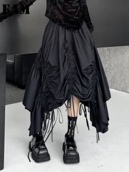 [EAM] High Elastic Waist Black Irregular Hem Drawstring Half-body Skirt Women Fashion Tide New Spring Autumn 2026  1DJ0643