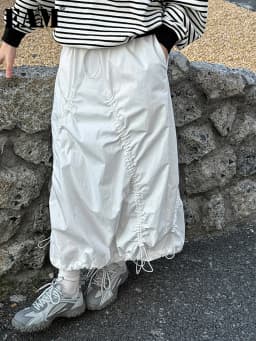[EAM] High Elastic Waist White Drawstring Irregular Casual Half-body Skirt Women Fashion Tide New Spring Autumn 2026 1DH9428