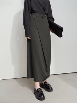 AMII Minimalist Half-body Skirt Women 2026 Autumn New Elegant Commuter Anti-wrinkle Asymmetric A-line Slim Long Skirt 12541053