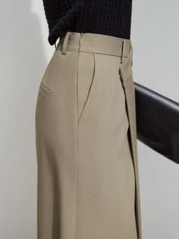 AMII Minimalist Half-body Skirt Women 2026 Autumn New Elegant Commuter Anti-wrinkle Asymmetric A-line Slim Long Skirt 12541053