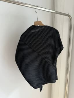Miyake Pleated Plisse Skirt 2026 Spring New Design Pleats Jupe Women Black Irregular Split Mid-Length Texture Fold Half Skirt
