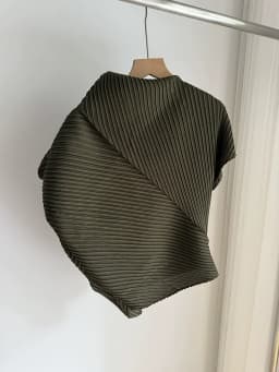Miyake Pleated Plisse Skirt 2026 Spring New Design Pleats Jupe Women Black Irregular Split Mid-Length Texture Fold Half Skirt