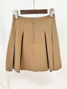 HIGH STREET 2026 Newest Fashion Stylish Designer Women Large Metal Buckle Decoration Pleated Mini Skirt