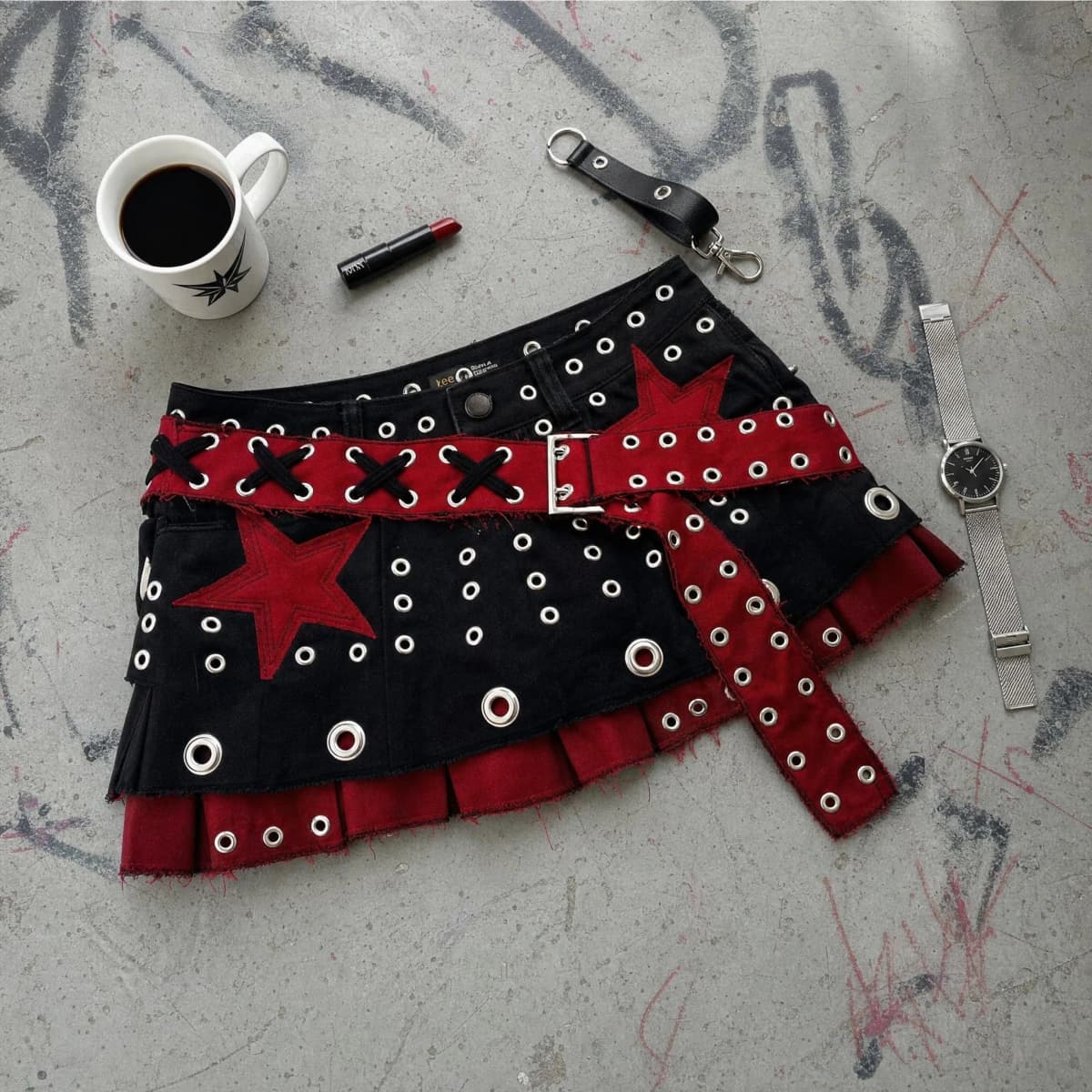 Women Punk Star Eyelet Skirt Black Red Belt Buckle Multiple Grommets Lace Up Detail Frayed Hem Distressed Mini Streetwear Sexy