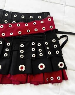 Women Punk Star Eyelet Skirt Black Red Belt Buckle Multiple Grommets Lace Up Detail Frayed Hem Distressed Mini Streetwear Sexy