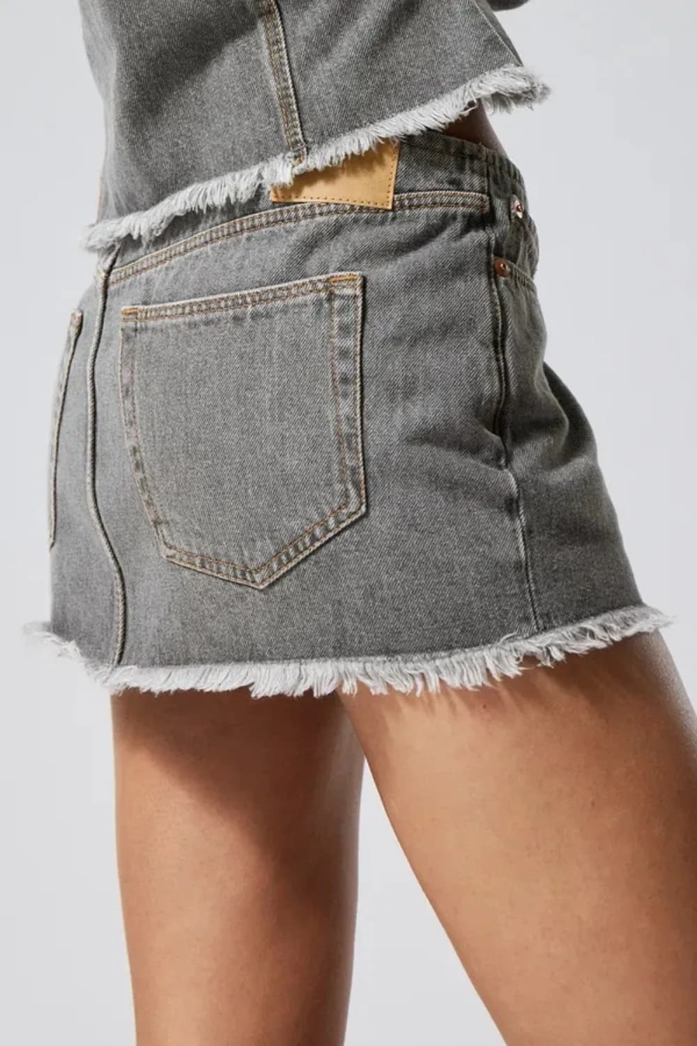 New Fashionable Street Women Gray Denim Zipper Skirt Retro Frayed Low-Waist Skirt Harajuku Trendy Casual Sexy Skirt