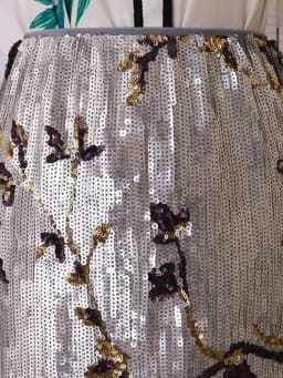 In the early spring of 2025, the new elegant hip skirt embroidered with sequins and high waist was opened with a skirt.