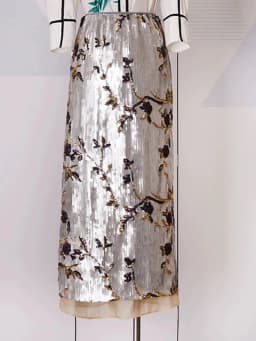 In the early spring of 2025, the new elegant hip skirt embroidered with sequins and high waist was opened with a skirt.