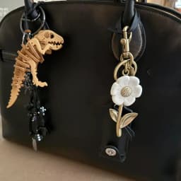Daisy Bag Charm Flower Keychain Resin Floral Purse Pendant for Women Handbag Backpack Accessory Jewelry Birthday Gift