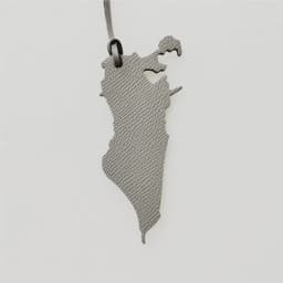 Factory Wholesale Custom Made Genuine Natural Leather Bahrain Map Keychain Ladies Backpack Pendant Women Men Bag Charm