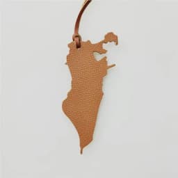 Factory Wholesale Custom Made Genuine Natural Leather Bahrain Map Keychain Ladies Backpack Pendant Women Men Bag Charm