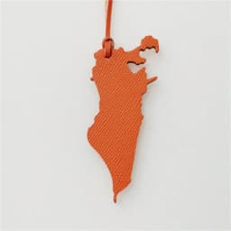 Factory Wholesale Custom Made Genuine Natural Leather Bahrain Map Keychain Ladies Backpack Pendant Women Men Bag Charm