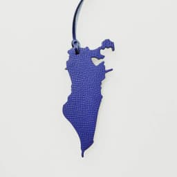 Factory Wholesale Custom Made Genuine Natural Leather Bahrain Map Keychain Ladies Backpack Pendant Women Men Bag Charm