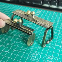 KISSDIY 10PCS 7cm 9cm Antique Bronze Metal Coin Purse Frame Small Size Kiss Clasp Sewing Bag Handle DIY Bag Hardware Accessories