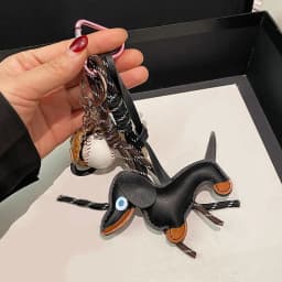 1PC Mens And Womens Pendants Vintage Brown Autumn And Winter Leather Sausage Dog For Mobile Phone Bags Keychain