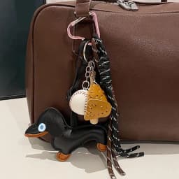 1PC Mens And Womens Pendants Vintage Brown Autumn And Winter Leather Sausage Dog For Mobile Phone Bags Keychain