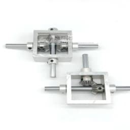 Transmission Reversing Gearbox Dual Output Shaft Bevel Gear Angle Converter Speed Ratio 1:1 Alloy Frame 90 Degree Right Angle