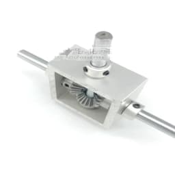 Transmission Reversing Gearbox Dual Output Shaft Bevel Gear Angle Converter Speed Ratio 1:1 Alloy Frame 90 Degree Right Angle
