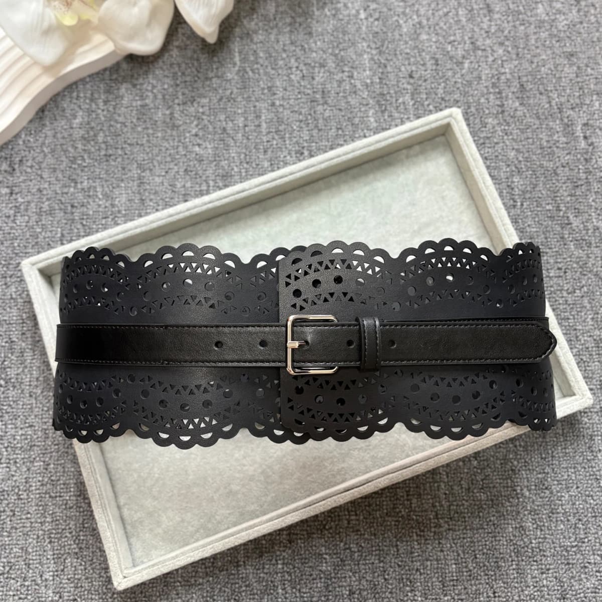 Cut Out Carved Leather Waist Closure Pin Buckle Leather Wide Belt Dress Waist Geometric Decoration Silver Buckle Wide Belt
