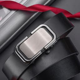 Personalized Men's Business Alloy Automatic Buckle Belt With Casual Pants And Shorts Accessories Fashionable Men's Birthday Gift