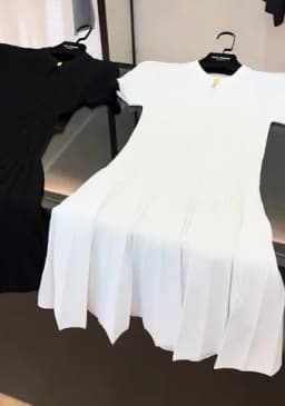 New Black Knitted Dress Fashionable Elegant Style Exuding A Goddess-like Charm Slimming Form-fitting Dress with A Cinched Waist