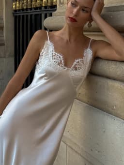 Women V-neck Satin Sling Maxi Dress Sexy White Lace Patchwork Sleeveless Backless Slim Gowns 2026 Evening Party Chic Dresses New