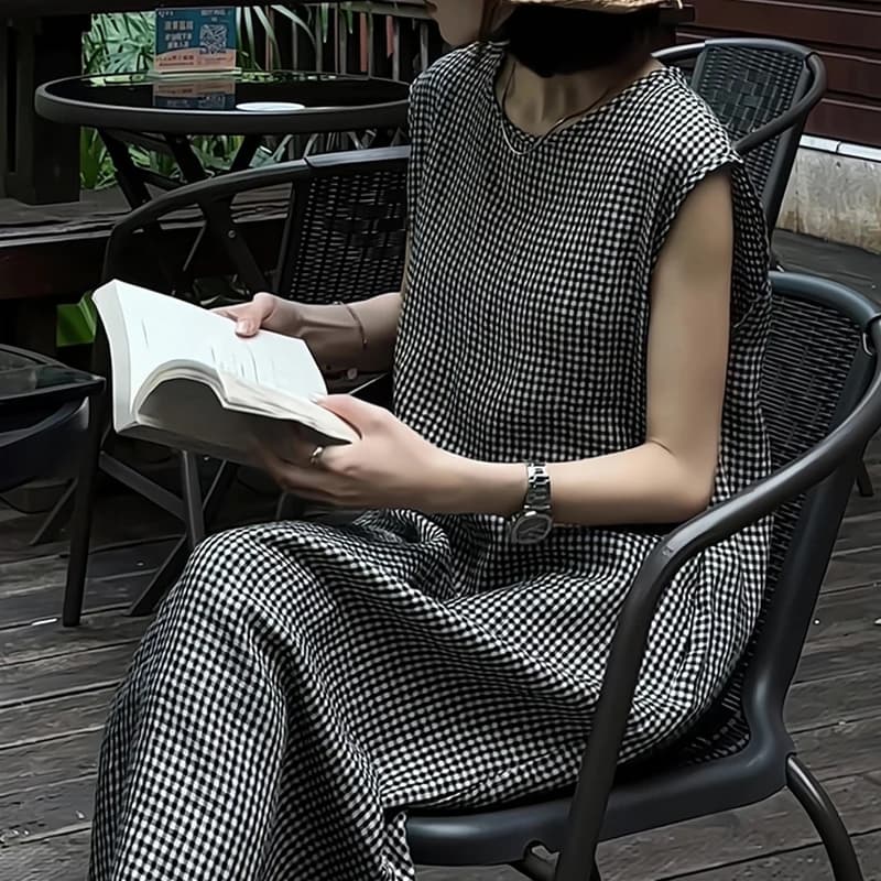Summer 2026 plus Size Women's Plaid Loose Fit Sleeveless Dress Slimming Concealing Versatile High-End Feeling Commute Style