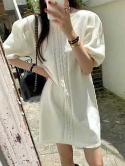 Retro Bubble Sleeve Knitted Short Dress Women Loose Sweater Dress round Neck Pullover Autumn New Style Comfortable Casual Dress