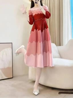 GVUW Fashion Pleated Women's Dress Wave Gradient Three Quarter Sleeved Round Neck Pullover Dresses 2026 Summer New Tide 17S3684