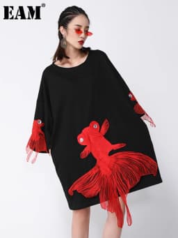 [EAM] Women Black Fish Embroidery Knee Length Big Size Dress New Round Neck Wrist Sleeve Fashion Tide Spring Autumn 2026 OA868