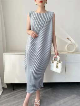 LANMREM Handmade Pleated Women's Sleeveless Summer Dress Wave Pattern Irregular Loose O-neck Mid-Length Pleated Dresses 2DB4814