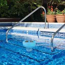 Pool Chlorine Floater with Colorful Solar Lights Waterproof Floating Chlorine Dispenser Flow Adjustable Chlorine Tablet