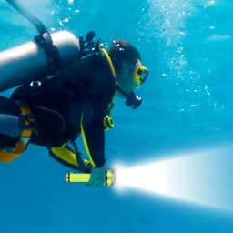 Diving Flashlight Bright Underwater Flashlight Waterproof Diving Torch 200 Meters Night Dive Lighting Torch With Strap