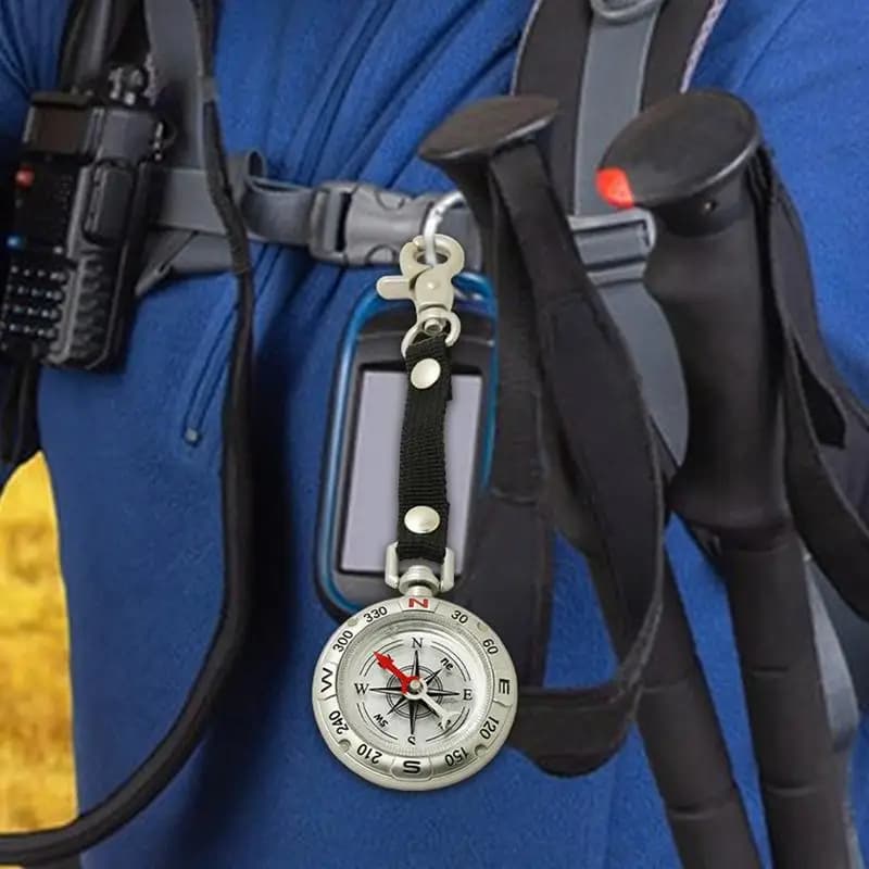 Mini Survival Compass Portable Outdoor Camping Hiking Pocket Navigator Adventure Keychain Compass Climbing Accessories Equipment