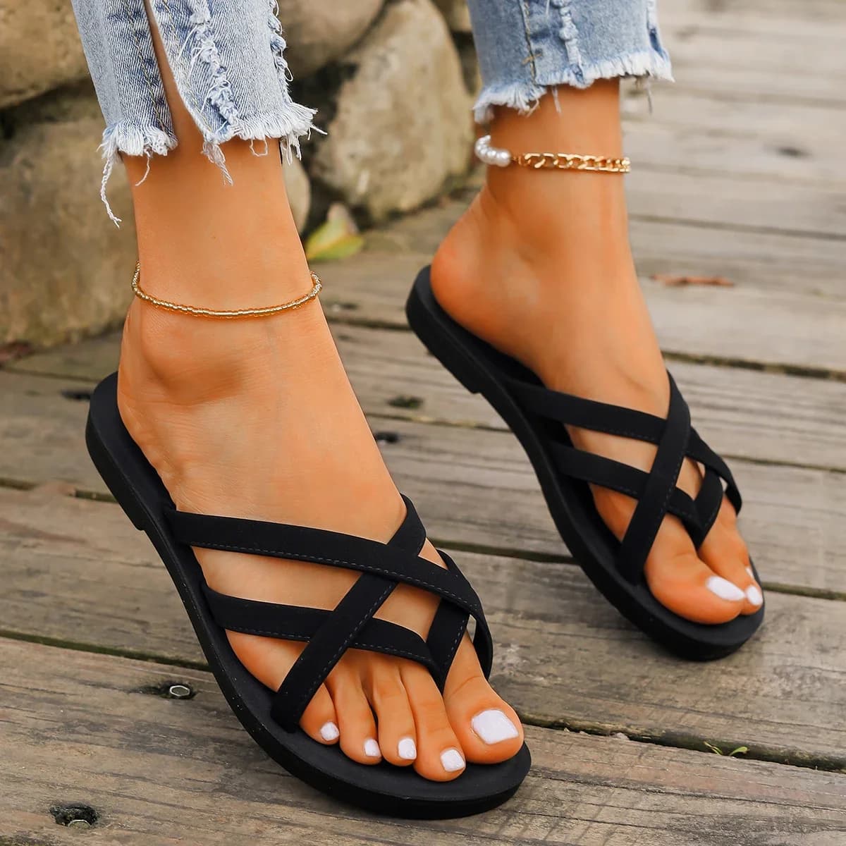Spring and Summer Women's Flip-Flops, Flip-Flops, and Fashionable Beach Shoes