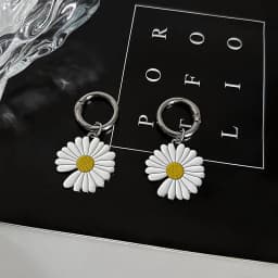 2pcs Daisy Flower Shoe Buckle Design Sunflower Boots Accessory Detachable Pendant Metal Shoe Pendant Boots Heel Decoration Gifts