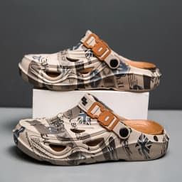 New Men Clogs Luxury Design Summer Shoes Sandals Daily Walking Beach Indoor Footwear Size 39-46 Comfortable Men Shoes Slippers