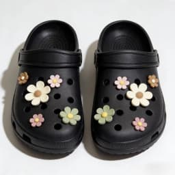 New Best Selling Hole Shoes Charms Ready To Put on White Daisy Sunflower Combination Suit Shoe Buckle Girlish Shoes Accessories