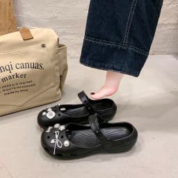 A Pair of Women's Wear-Resistant Summer Non-Slip Clogs, New Sports Beach Shoes for Outdoor Wear, Thick-Soled, Comfortable and Simple Women's Shoes