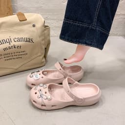 A Pair of Women's Wear-Resistant Summer Non-Slip Clogs, New Sports Beach Shoes for Outdoor Wear, Thick-Soled, Comfortable and Simple Women's Shoes