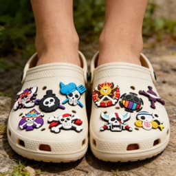 16Pcs Cartoon Pirate Skull PVC Shoe Charms Set Waterproof Detachable Garden Shoe Decor Anime Pattern DIY Accessories