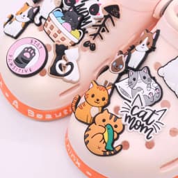 1-17PCS PVC Kawaii Animal Cat Mom Sandal Shoe Decoration Buckle Charms Fit Wristbands Hole Slipper Accessories Kid Xmas Gift