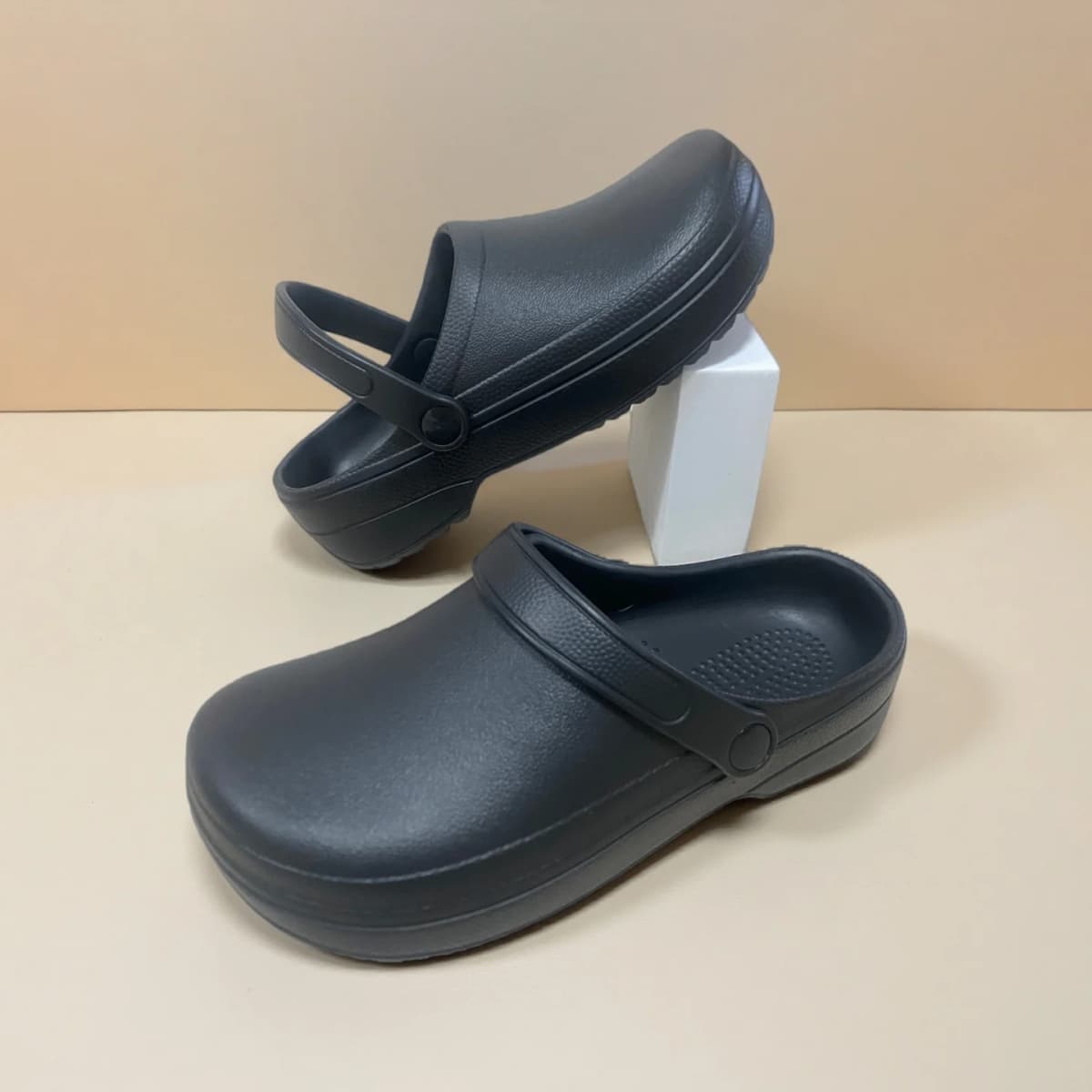 Unisex Lightweight and Comfortable Slip-On Eva Clogs, Indoor Home Slippers, Outdoor Garden Shoes, Beach Shoes